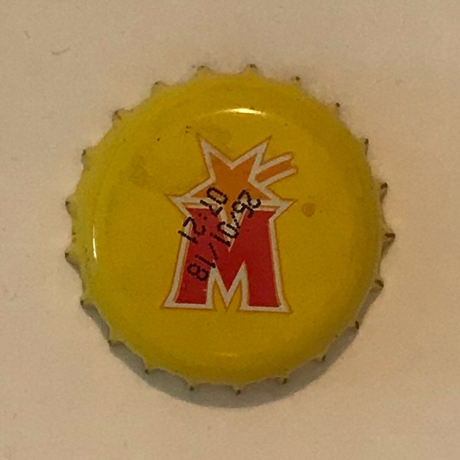 capsule meteor jaune